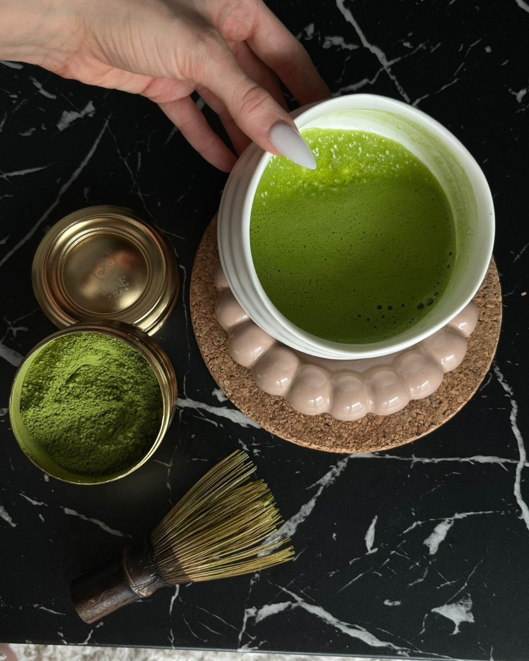 Matcha czy kawa? Który napój bardziej pobudza?